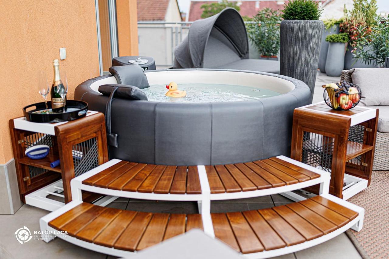 Appartement Buekk Penthouse, Panorama Jacuzzival à Miskolc Extérieur photo