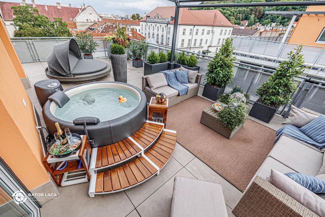 Appartement Buekk Penthouse, Panorama Jacuzzival à Miskolc Extérieur photo