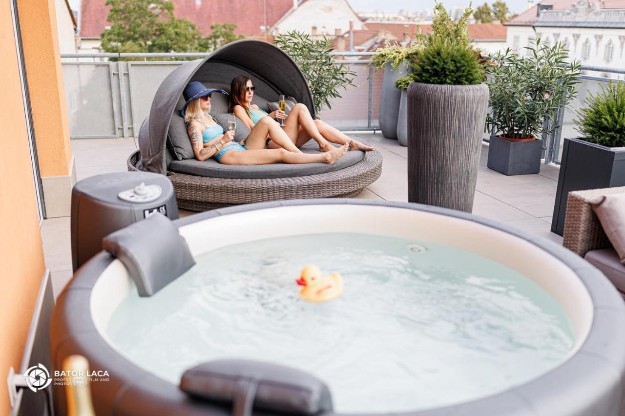 Appartement Buekk Penthouse, Panorama Jacuzzival à Miskolc Extérieur photo